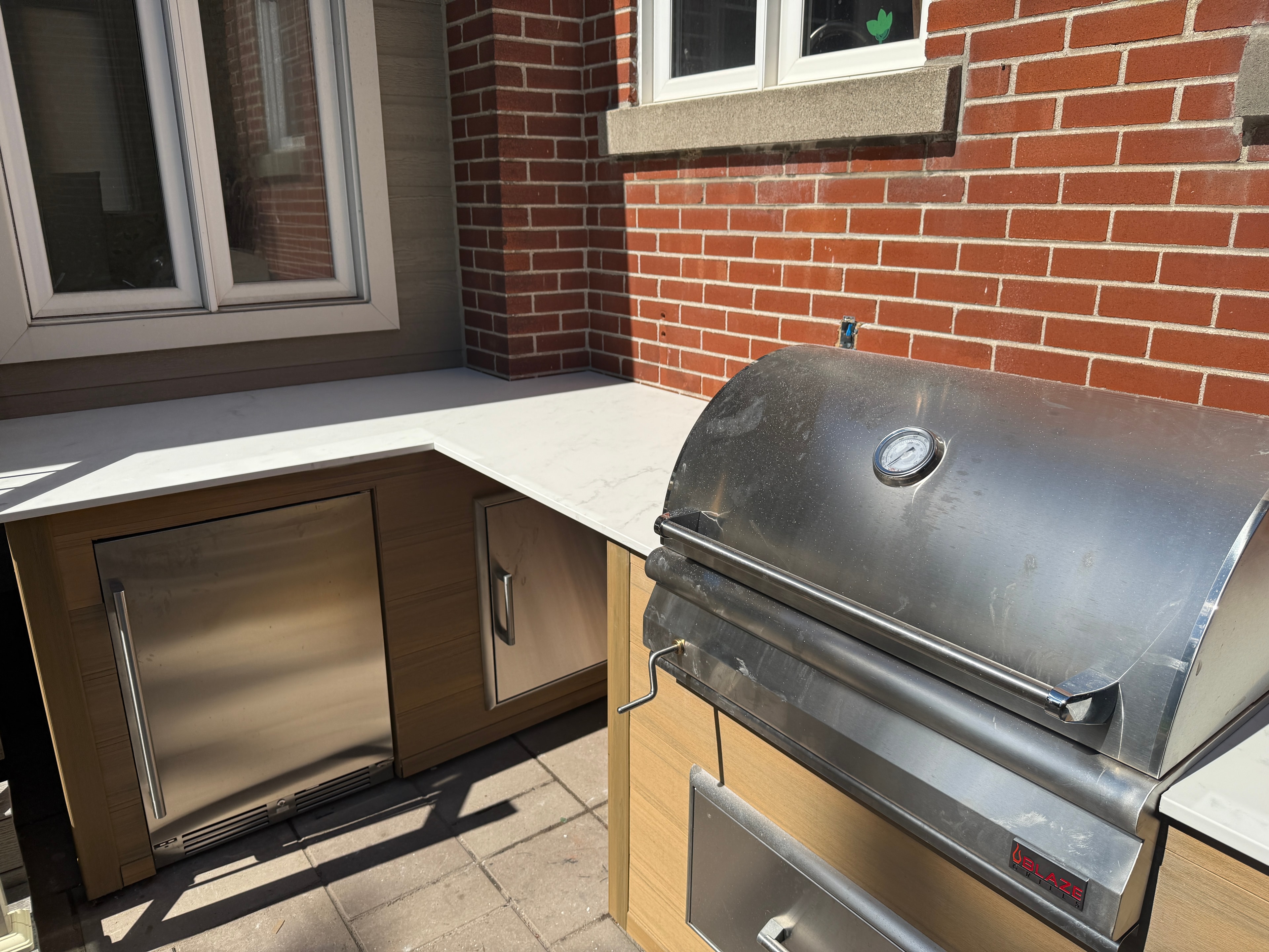 Composite Wood Kitchen Charcoal Grill — L Shape